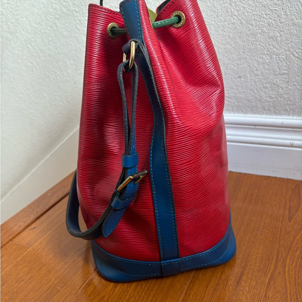 AUTHENTIC Louis Vuitton LV Shoulder Bag Noe Bordeaux Epi - Picture 4 of 16